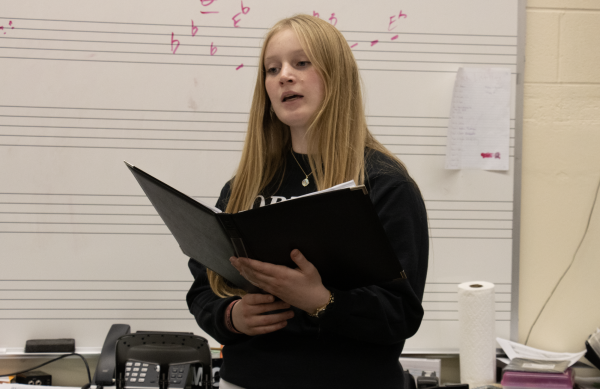 Senior Aspen Magruder practices singing in her Bella Canto class. Magruder plans to continue pursuing music into college. 
